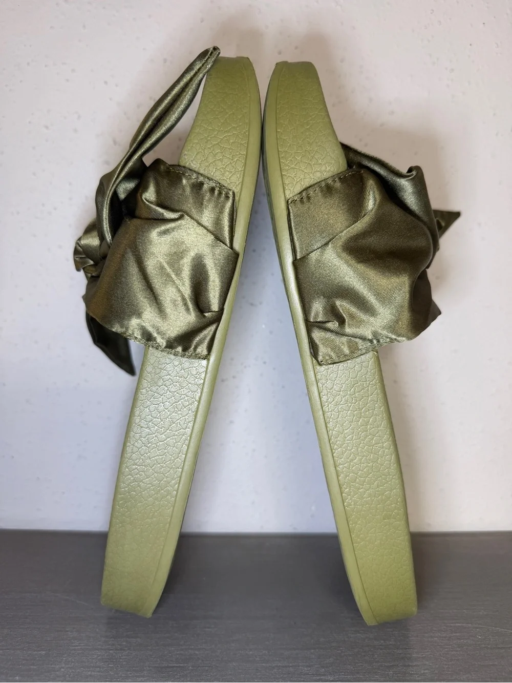 Fenty X Puma Rihanna Satin Bow Slides Flip Flop Sandals Olive Women’s Size 5